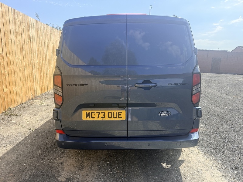 Ford 2.0 300 EcoBlue Limited Panel Van 5dr Diesel Auto L1 H1 Euro 6 (s/s) (136 ps)
