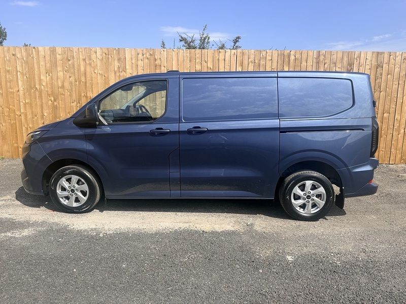Ford 2.0 300 EcoBlue Limited Panel Van 5dr Diesel Auto L1 H1 Euro 6 (s/s) (136 ps)
