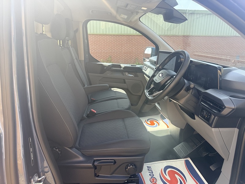 Ford 2.0 300 EcoBlue Limited Panel Van 5dr Diesel Auto L1 H1 Euro 6 (s/s) (136 ps)