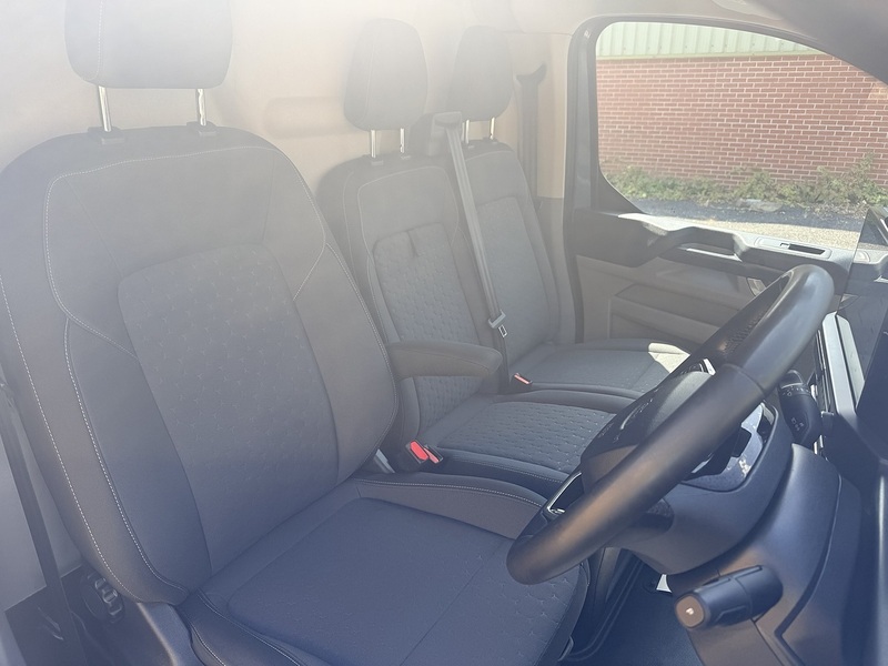 Ford 2.0 300 EcoBlue Limited Panel Van 5dr Diesel Auto L1 H1 Euro 6 (s/s) (136 ps)