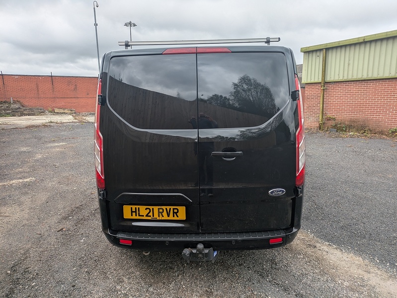 Ford 2.0 320 EcoBlue Limited Crew Van Double Cab 5dr Diesel Manual L2 H1 Euro 6 (s/s) (6 Seat) (130 ps)