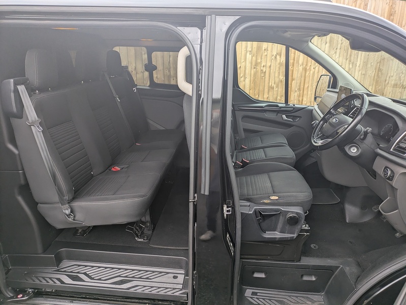 Ford 2.0 320 EcoBlue Limited Crew Van Double Cab 5dr Diesel Manual L2 H1 Euro 6 (s/s) (6 Seat) (130 ps)