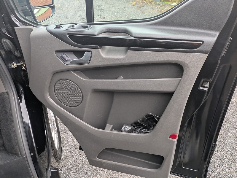 Ford 2.0 320 EcoBlue Limited Crew Van Double Cab 5dr Diesel Manual L2 H1 Euro 6 (s/s) (6 Seat) (130 ps)