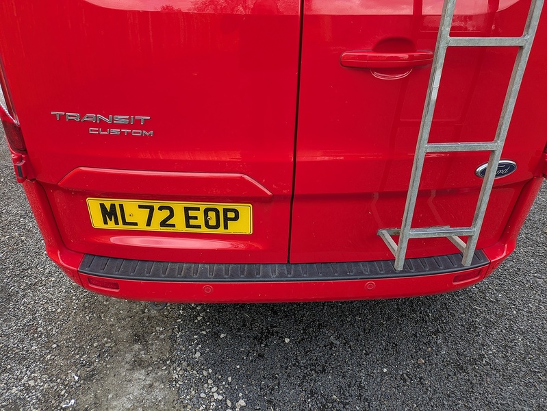 Ford 2.0 300 EcoBlue Limited Crew Van Double Cab 5dr Diesel Manual L2 H1 Euro 6 (s/s) (130 ps)