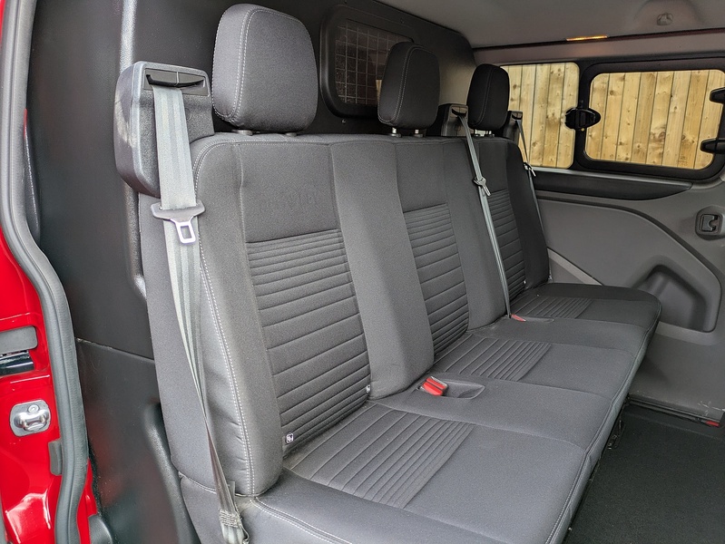 Ford 2.0 300 EcoBlue Limited Crew Van Double Cab 5dr Diesel Manual L2 H1 Euro 6 (s/s) (130 ps)