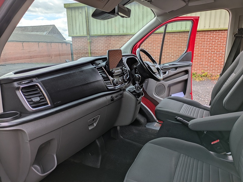 Ford 2.0 300 EcoBlue Limited Crew Van Double Cab 5dr Diesel Manual L2 H1 Euro 6 (s/s) (130 ps)