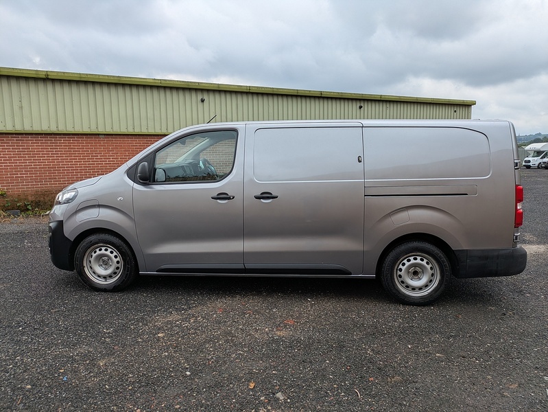 Vauxhall 3100 75kWh Dynamic Panel Van 6dr Electric Auto L2 H1 (7.4kW Charger) (136 ps)