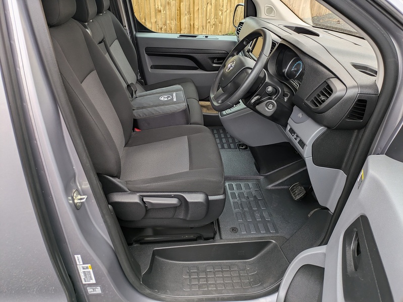 Vauxhall 3100 75kWh Dynamic Panel Van 6dr Electric Auto L2 H1 (7.4kW Charger) (136 ps)