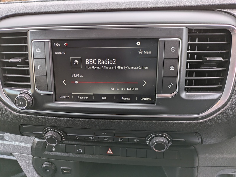 Vauxhall 3100 75kWh Dynamic Panel Van 6dr Electric Auto L2 H1 (7.4kW Charger) (136 ps)