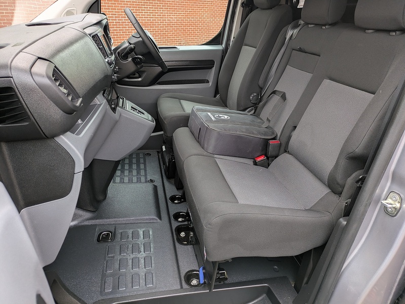 Vauxhall 3100 75kWh Dynamic Panel Van 6dr Electric Auto L2 H1 (7.4kW Charger) (136 ps)
