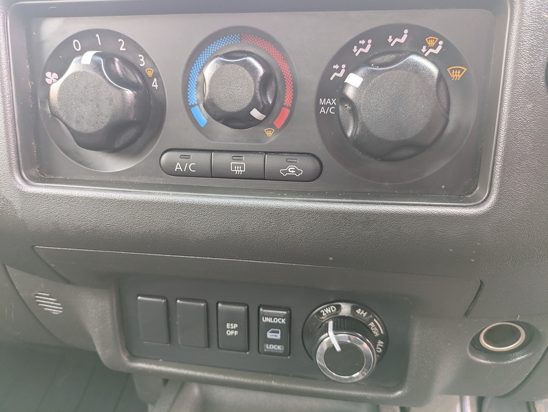 Nissan Navara 2.5 dCi Visia 4WD Euro 5 4dr