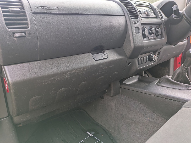 Nissan Navara 2.5 dCi Visia 4WD Euro 5 4dr