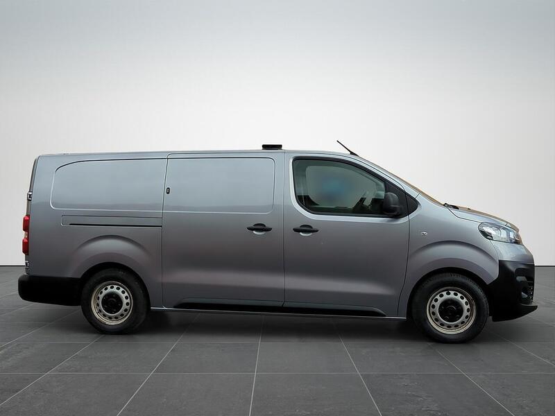 Vauxhall 3100 75kWh Dynamic Panel Van 6dr Electric Auto L2 H1 (7.4kW Charger) (136 ps)
