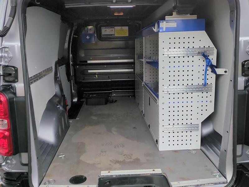 Vauxhall 3100 75kWh Dynamic Panel Van 6dr Electric Auto L2 H1 (7.4kW Charger) (136 ps)