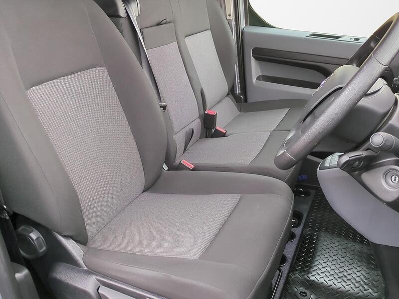 Vauxhall 3100 75kWh Dynamic Panel Van 6dr Electric Auto L2 H1 (7.4kW Charger) (136 ps)