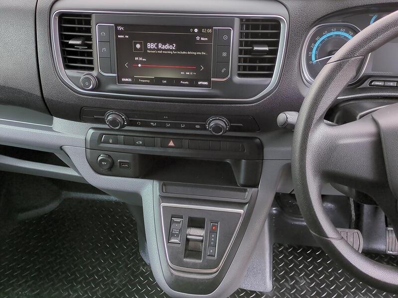 Vauxhall 3100 75kWh Dynamic Panel Van 6dr Electric Auto L2 H1 (7.4kW Charger) (136 ps)