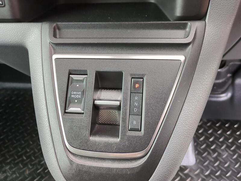Vauxhall 3100 75kWh Dynamic Panel Van 6dr Electric Auto L2 H1 (7.4kW Charger) (136 ps)