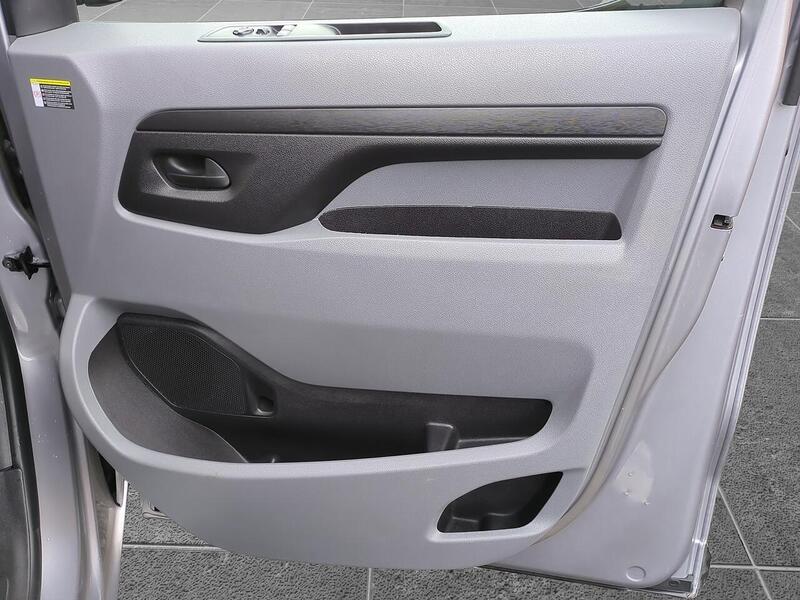 Vauxhall 3100 75kWh Dynamic Panel Van 6dr Electric Auto L2 H1 (7.4kW Charger) (136 ps)