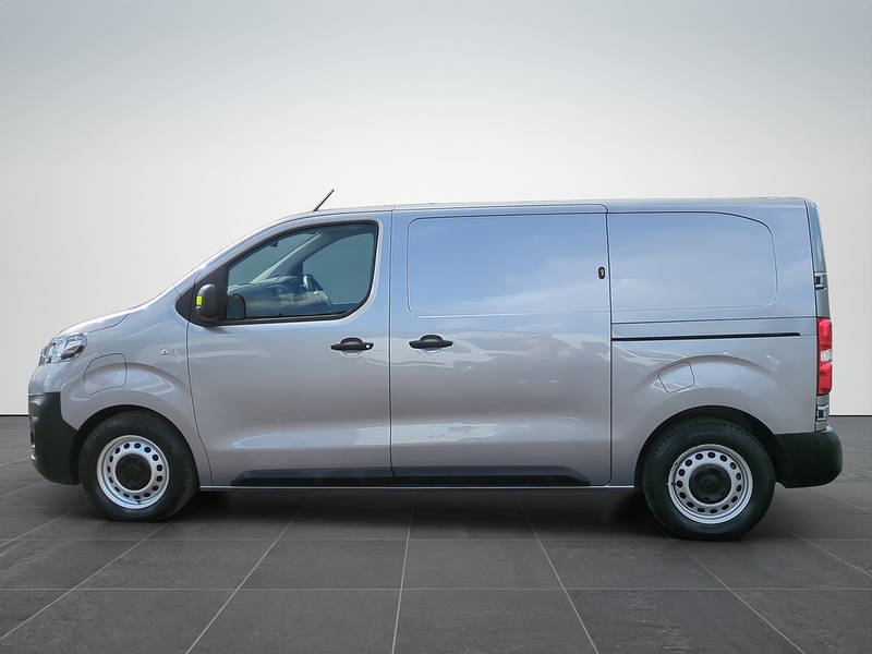 Vauxhall 3100 75kWh Dynamic Panel Van 6dr Electric Auto L1 H1 (7.4kW Charger) (136 ps)