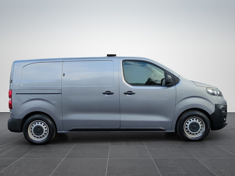 Vauxhall 3100 75kWh Dynamic Panel Van 6dr Electric Auto L1 H1 (7.4kW Charger) (136 ps)