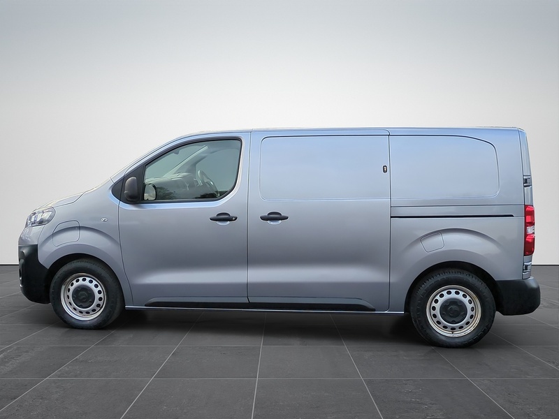 Vauxhall 3100 75kWh Dynamic Panel Van 6dr Electric Auto L1 H1 (7.4kW Charger) (136 ps)