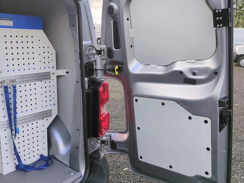 Vauxhall 3100 75kWh Dynamic Panel Van 6dr Electric Auto L1 H1 (7.4kW Charger) (136 ps)