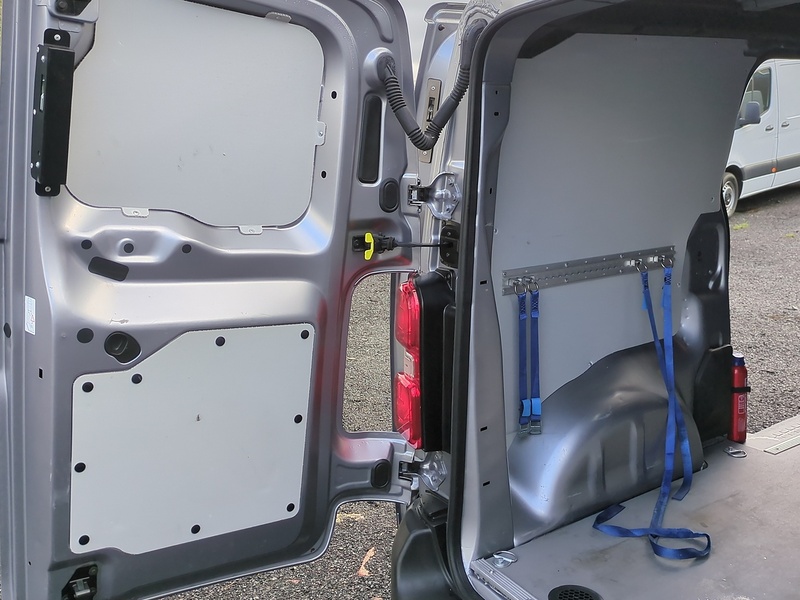 Vauxhall 3100 75kWh Dynamic Panel Van 6dr Electric Auto L1 H1 (7.4kW Charger) (136 ps)