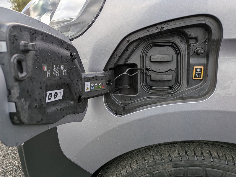 Vauxhall 3100 75kWh Dynamic Panel Van 6dr Electric Auto L1 H1 (7.4kW Charger) (136 ps)