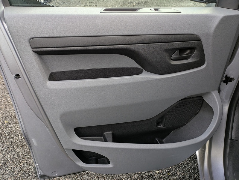 Vauxhall 3100 75kWh Dynamic Panel Van 6dr Electric Auto L1 H1 (7.4kW Charger) (136 ps)