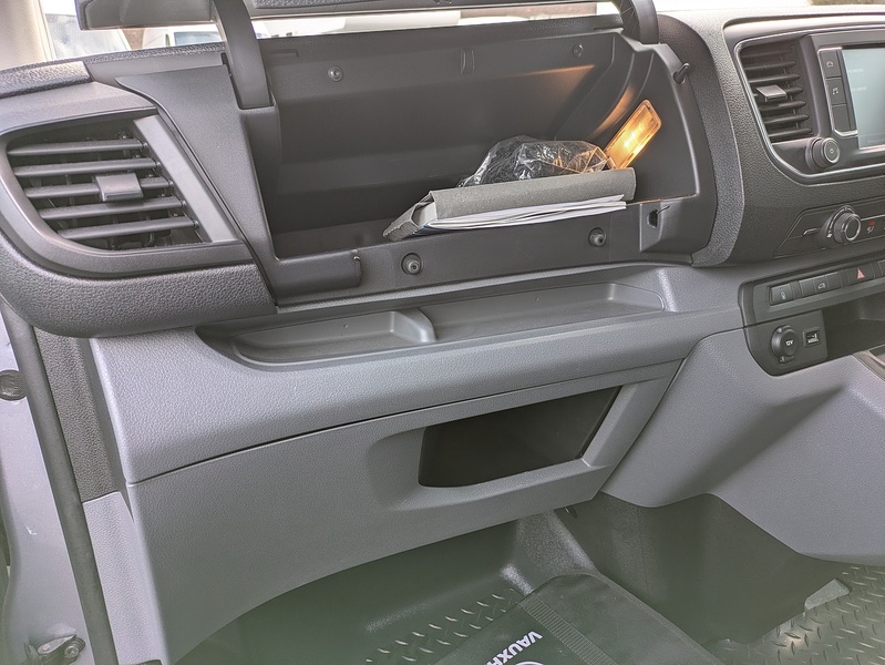 Vauxhall 3100 75kWh Dynamic Panel Van 6dr Electric Auto L1 H1 (7.4kW Charger) (136 ps)