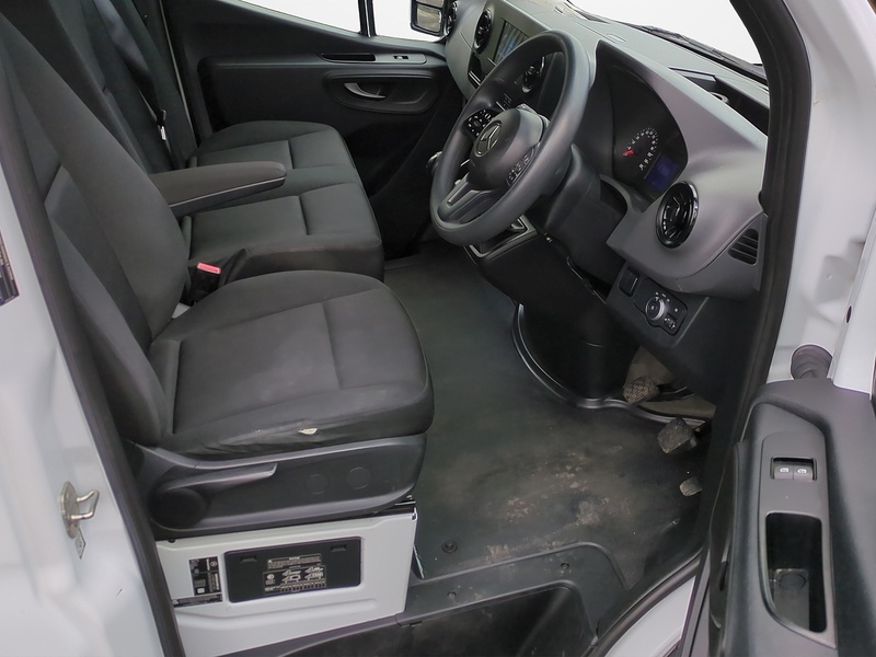 Mercedes-Benz 2.0 315 CDI Premium Panel Van 5dr Diesel Manual FWD L2 H2 Euro 6 (s/s) (150 ps)