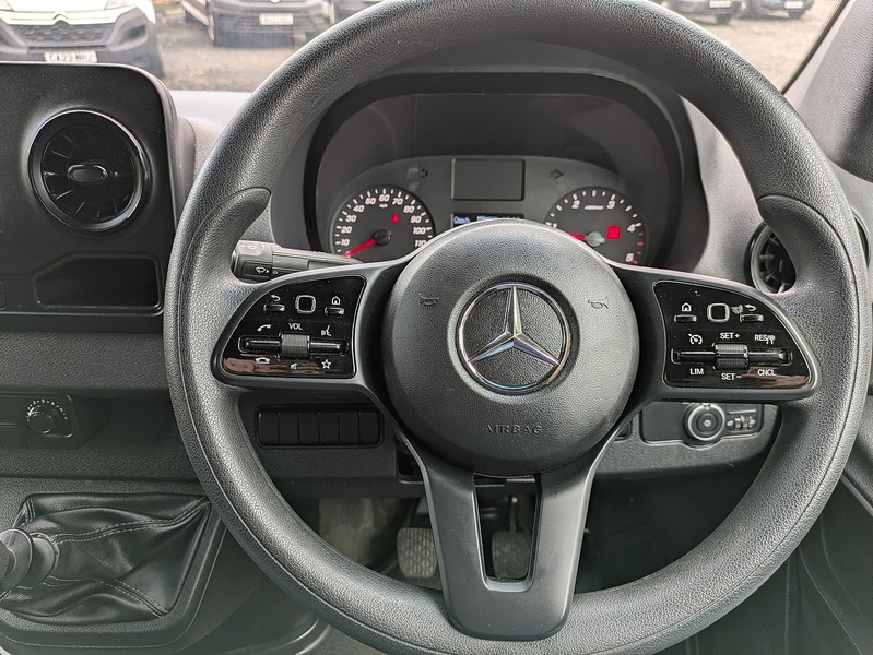 Mercedes-Benz 2.0 315 CDI Premium Panel Van 5dr Diesel Manual FWD L2 H2 Euro 6 (s/s) (150 ps)