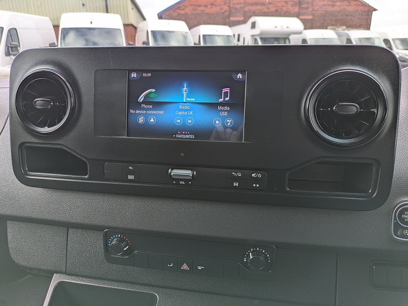 Mercedes-Benz 2.0 315 CDI Premium Panel Van 5dr Diesel Manual FWD L2 H2 Euro 6 (s/s) (150 ps)