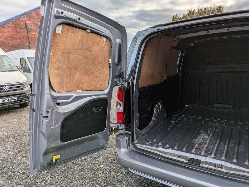 Vauxhall 1.5 Turbo D 2300 Sportive Panel Van 4dr Diesel Manual L2 H1 Euro 6 (s/s) (100 ps)
