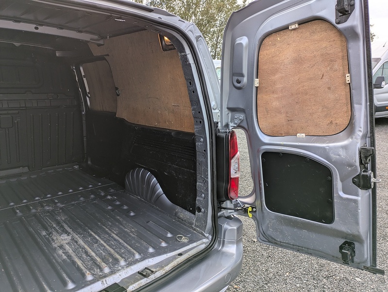 Vauxhall 1.5 Turbo D 2300 Sportive Panel Van 4dr Diesel Manual L2 H1 Euro 6 (s/s) (100 ps)