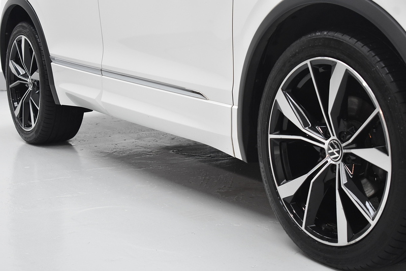 Volkswagen Tiguan TSI R-Line - U5708