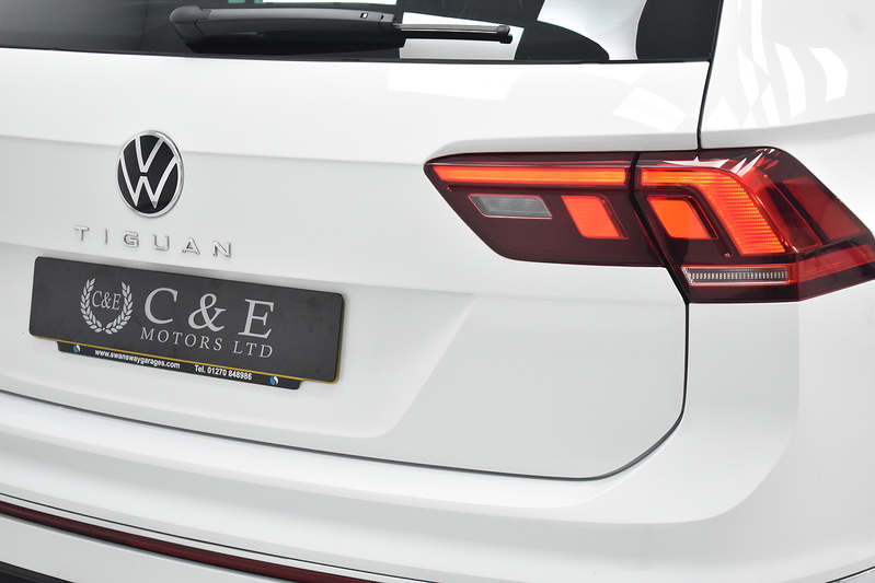 Volkswagen Tiguan TSI R-Line - U5708