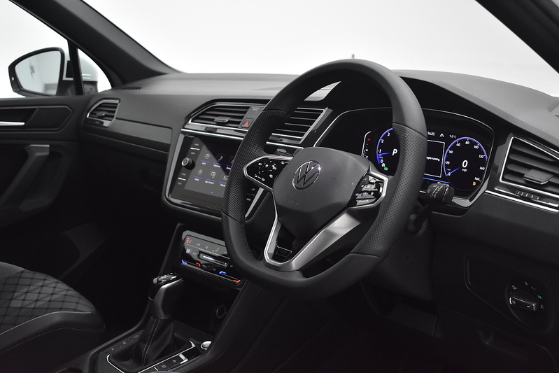 Volkswagen Tiguan TSI R-Line - U5708