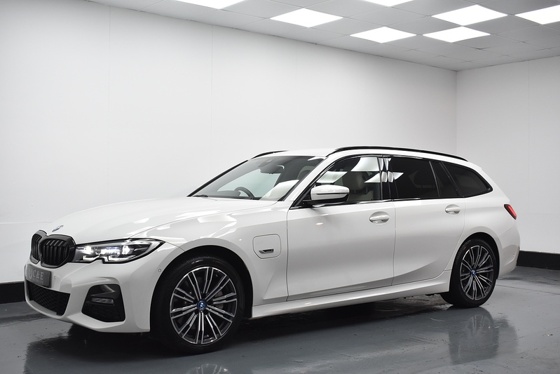 BMW 3 Series 330e M Sport - U5886