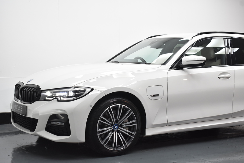 BMW 3 Series 330e M Sport - U5886