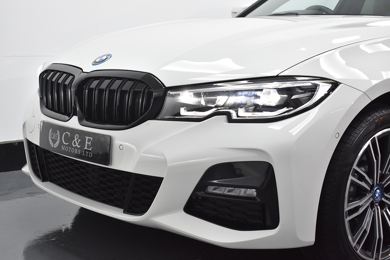 BMW 3 Series 330e M Sport - U5886