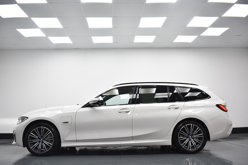 BMW 3 Series 330e M Sport - U5886