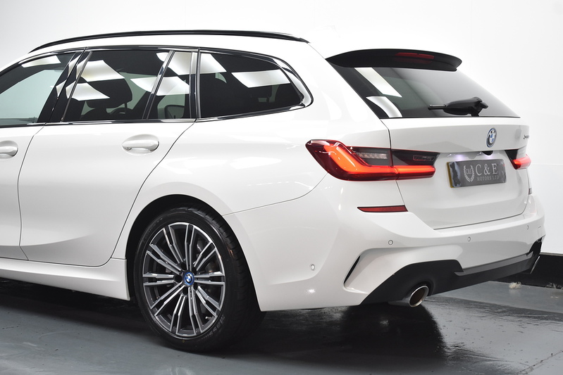 BMW 3 Series 330e M Sport - U5886
