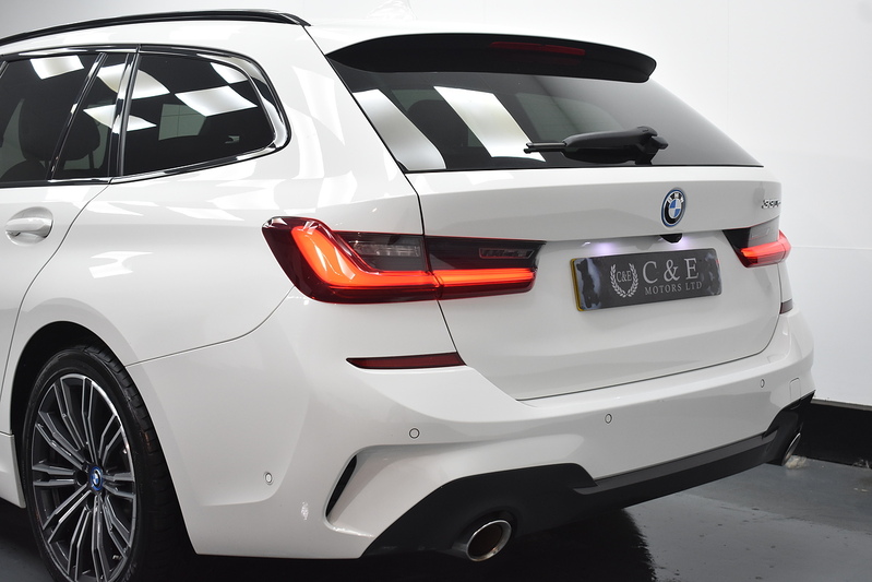 BMW 3 Series 330e M Sport - U5886