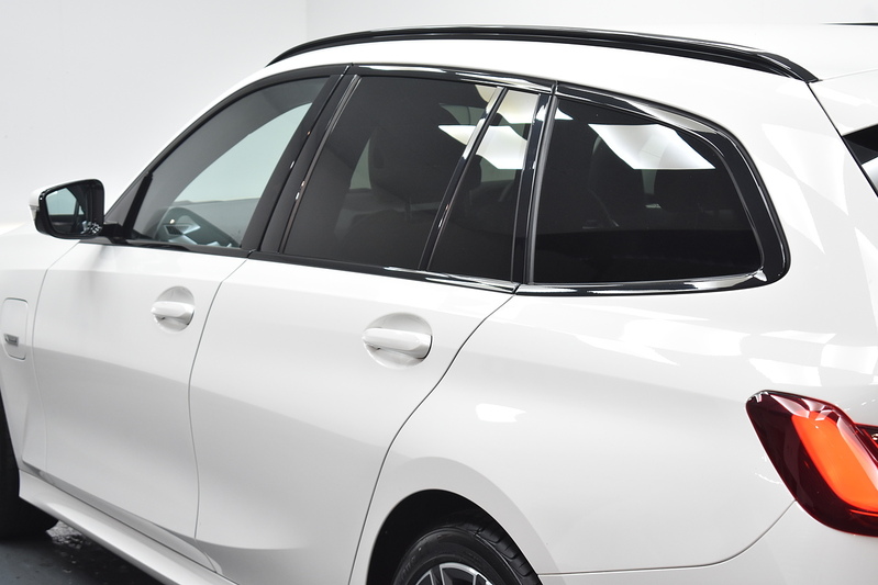 BMW 3 Series 330e M Sport - U5886