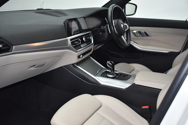 BMW 3 Series 330e M Sport - U5886