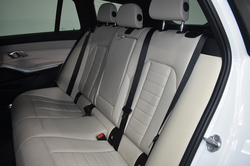 BMW 3 Series 330e M Sport - U5886