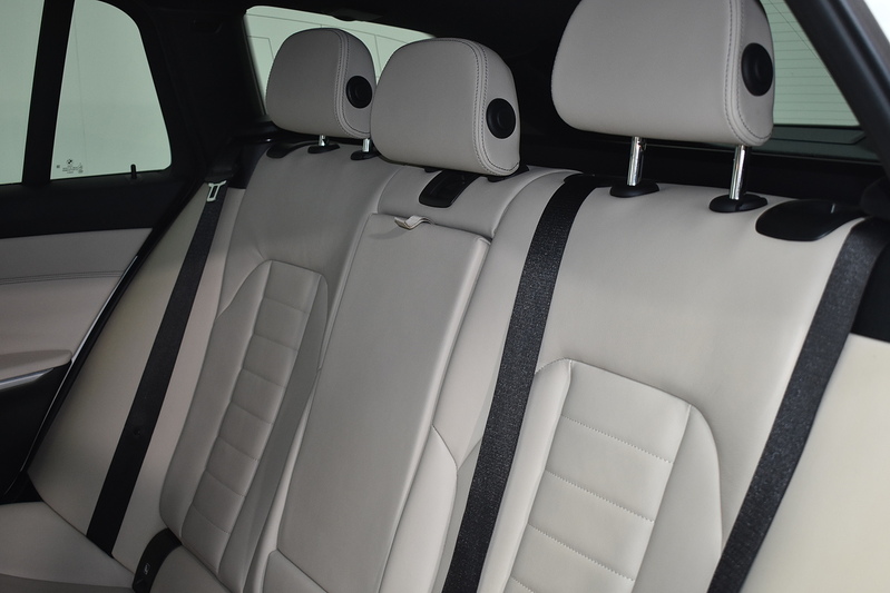 BMW 3 Series 330e M Sport - U5886