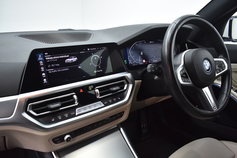 BMW 3 Series 330e M Sport - U5886