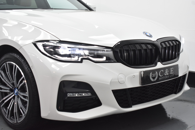 BMW 3 Series 330e M Sport - U5886